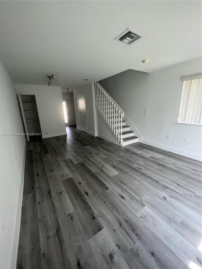Foto del edificio - 2054 NE 167th St  3-122 North Miami Beach ...