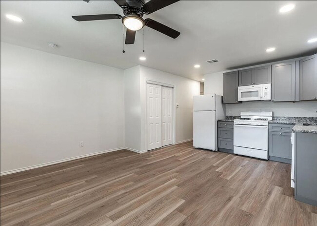 Building Photo - 3118 Cross Cir