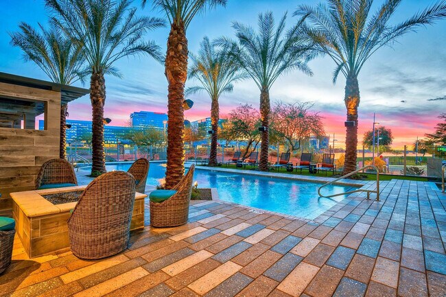 Building Photo - 555 N College Ave