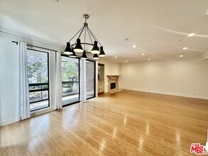 Building Photo - 324 N Palm Dr