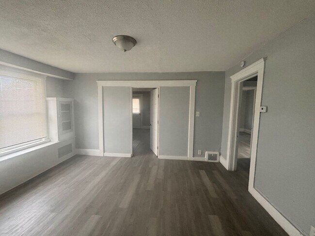 Foto del edificio - 2069 W 98th St