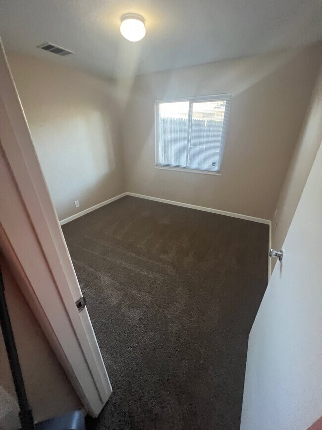 Foto del edificio - 2108 W Mendocino Ave