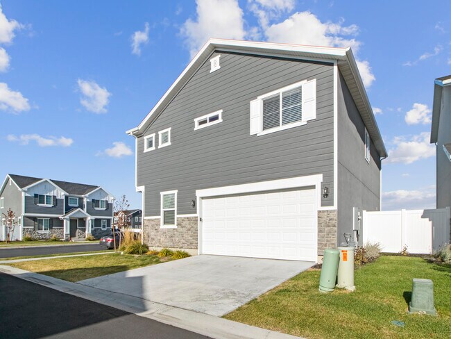 Building Photo - 3231 S Burkhill Ln