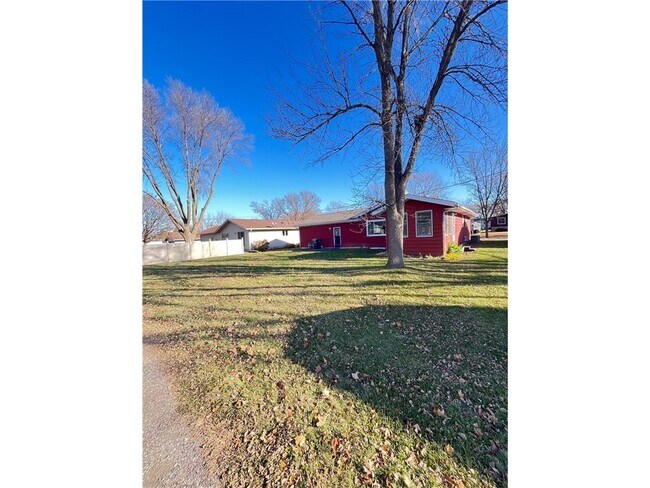 Foto del edificio - 1811 Judd Ave N