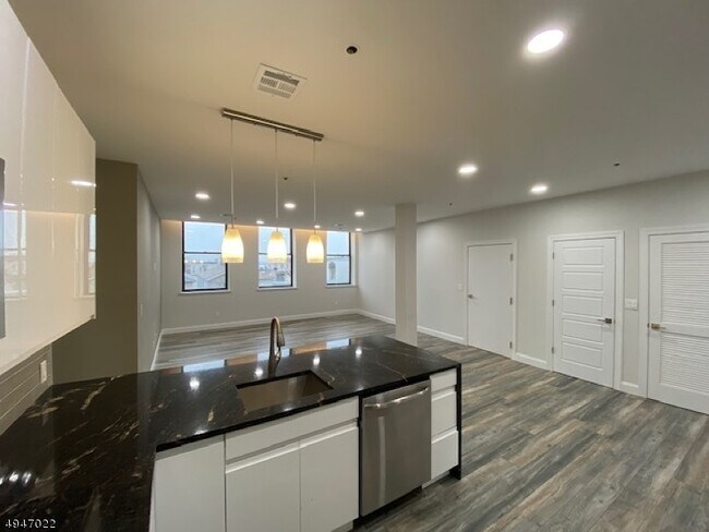 Building Photo - 65 Prospect St