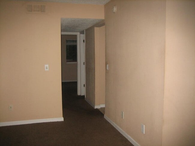 Building Photo - 1 bedroom in Jacksonville FL 32257