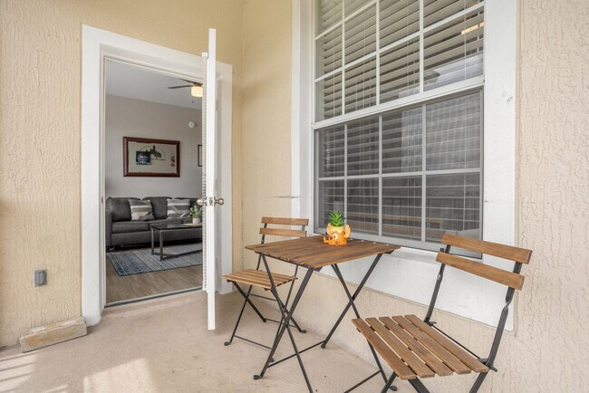 Building Photo - 2307 Silver Palm Dr
