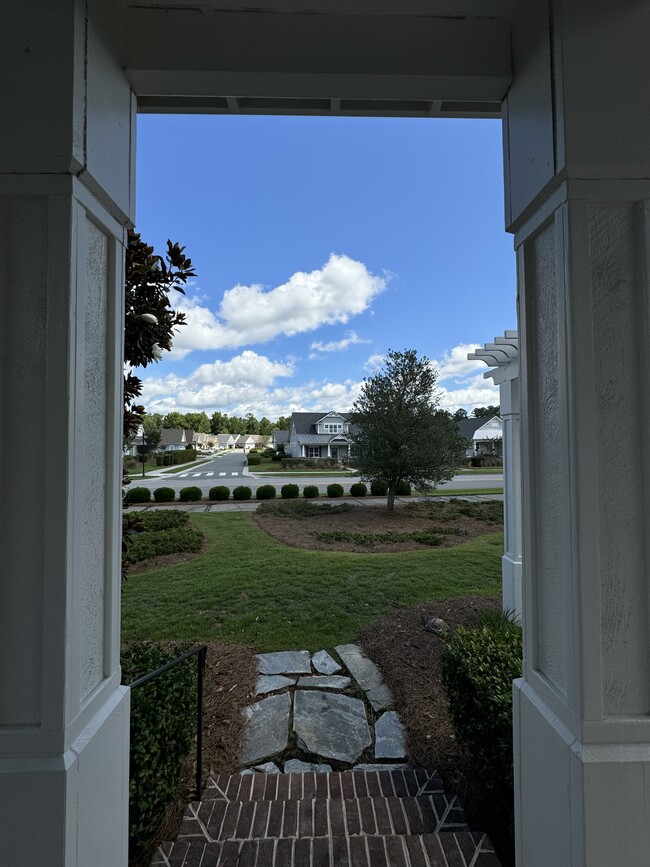 Foto del edificio - 819 Meadowsweet Ln