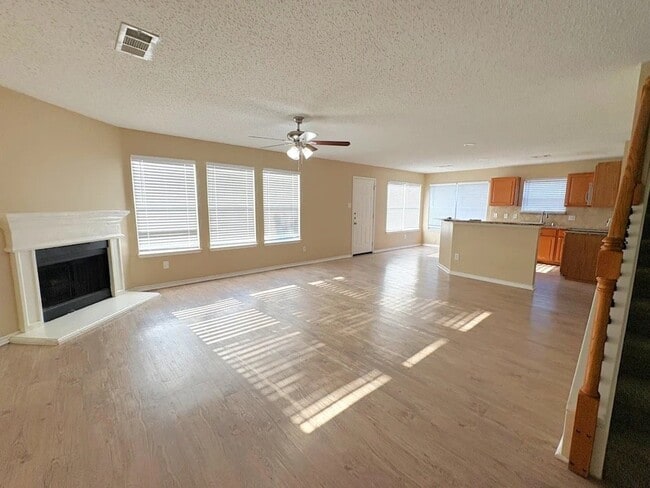 Foto del edificio - 7205 Silktree Ct
