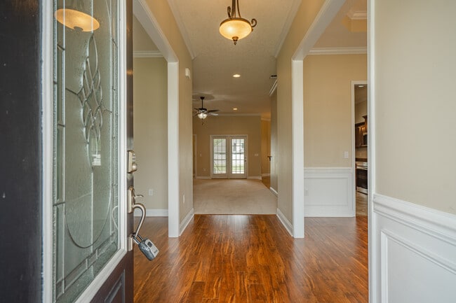 Building Photo - 729 English Oak Dr