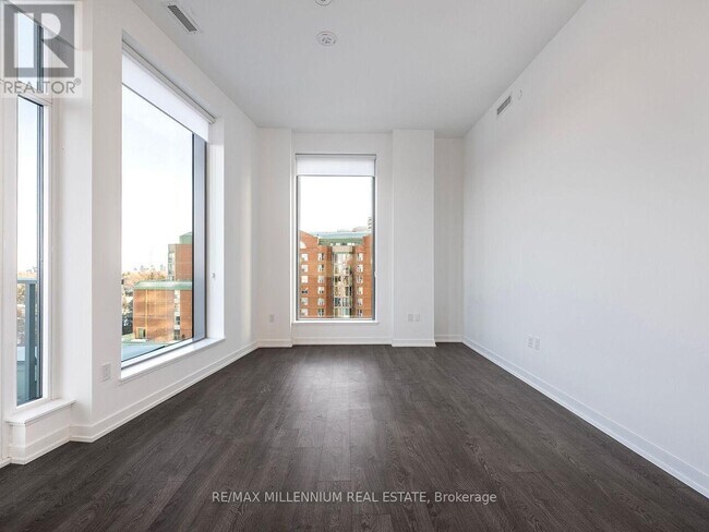 Photo du bâtiment - 8 Olympic Gdn Dr