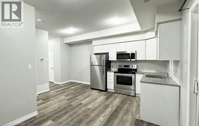 Photo du bâtiment - 1430 Highland Rd W