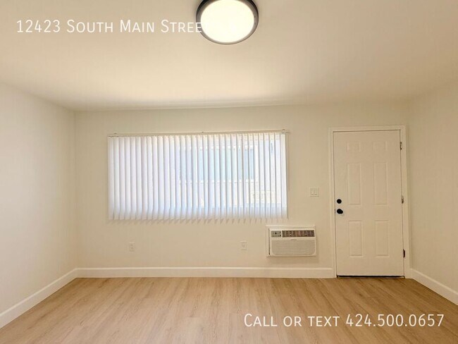 Foto del edificio - 12423 Main St