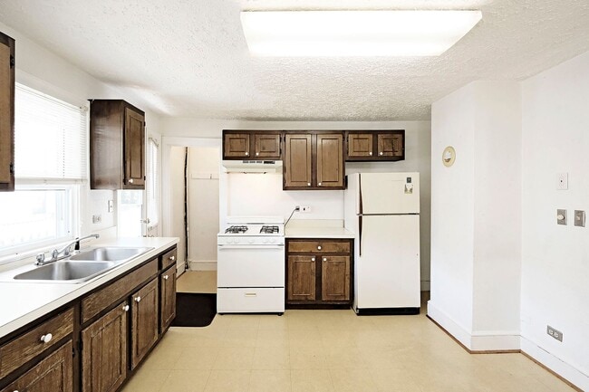 Building Photo - 1306 Chesapeake St