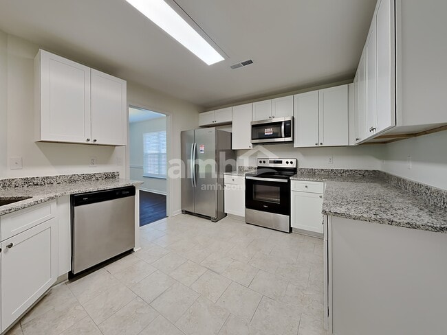 Building Photo - 706 Walnut Crossing Dr