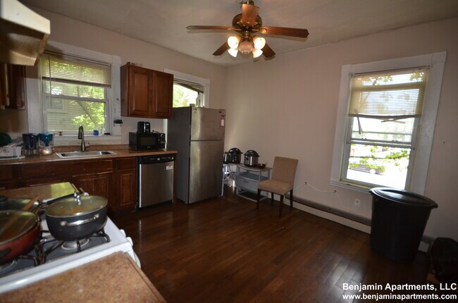Foto del edificio - 79 Walnut Pl