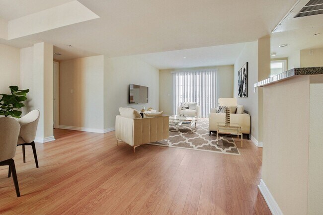Interior Photo - Olive Encino