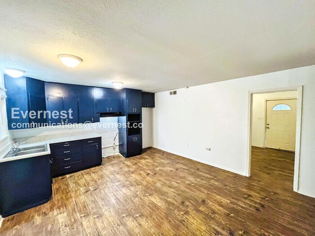 Foto del edificio - 1460 Woody Dr