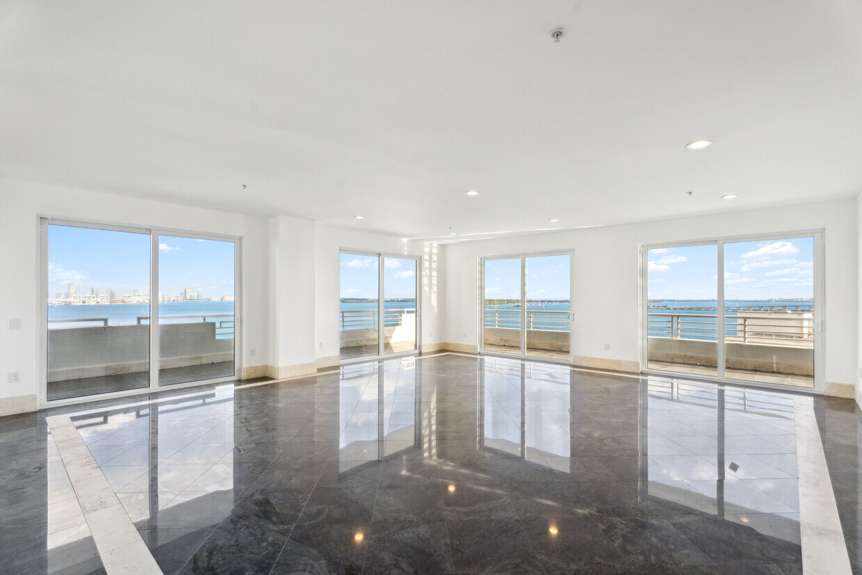 Foto principal - 1402 Brickell Bay Dr