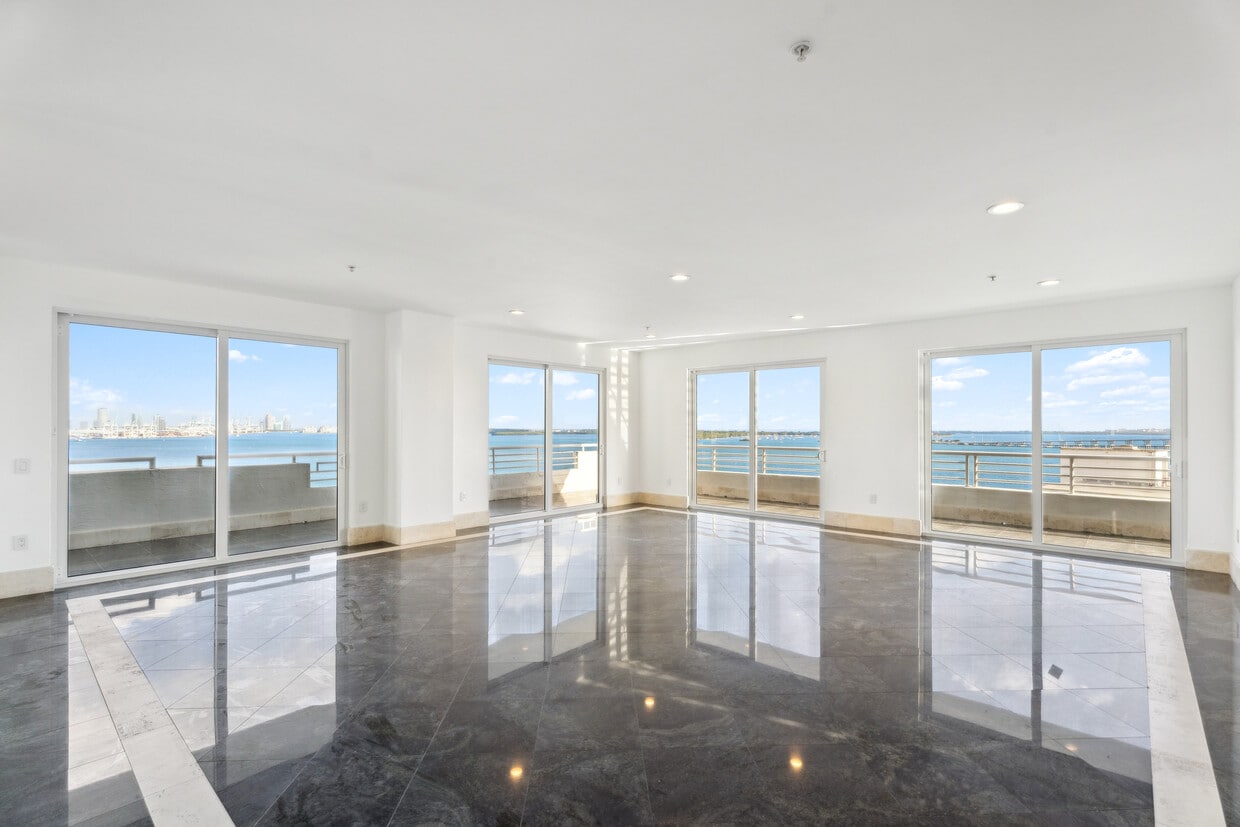 Primary Photo - 1402 Brickell Bay Dr