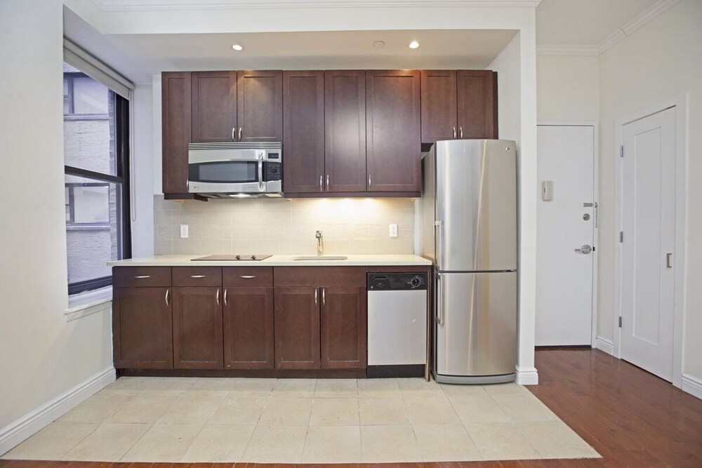 Primary Photo - 488 7th Ave