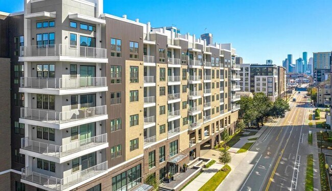 Building Photo - 3636 W Dallas St
