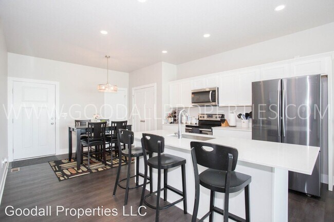 Building Photo - 3 br, 2.5 bath House - 4658 172nd St