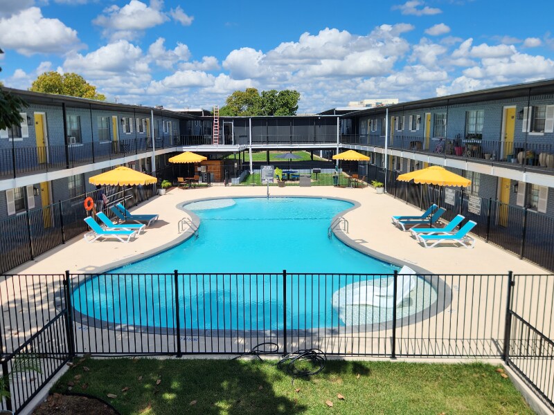 Foto principal - 123 E Rampart Dr
