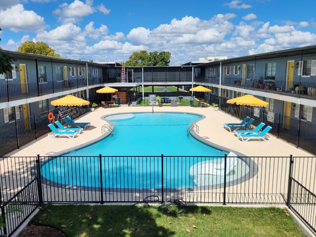 Photo - 123 E Rampart Dr Apartment