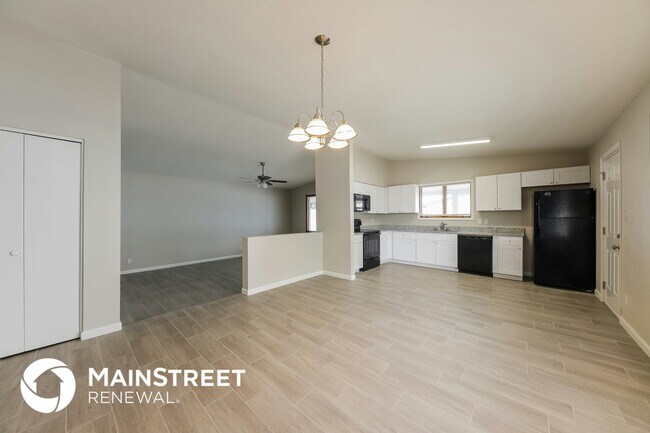 Foto del edificio - 3108 W McLellan Blvd