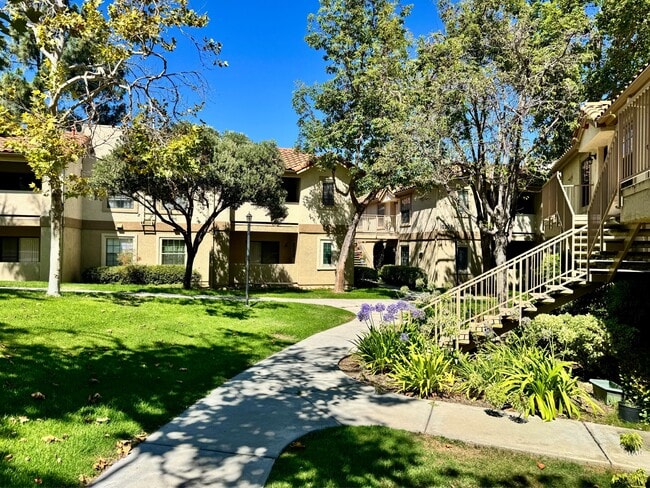 Building Photo - 10305 Azuaga St