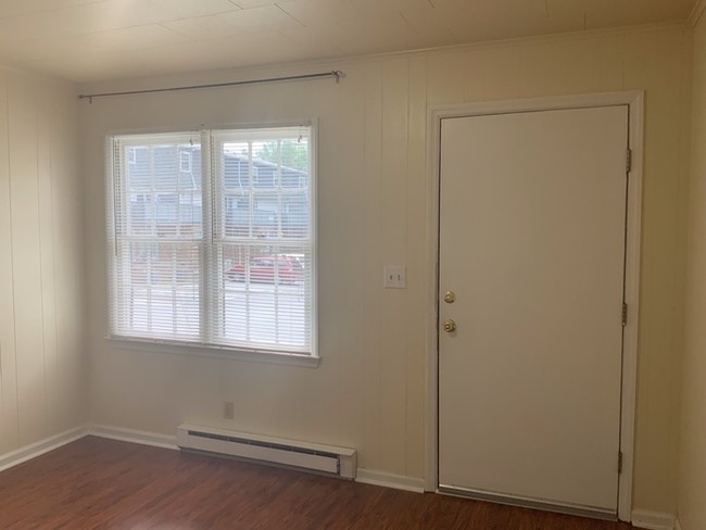 Building Photo - 1216 Chesterfield Ave