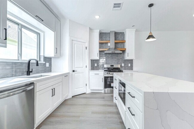 Foto del edificio - 5638 Dolores St