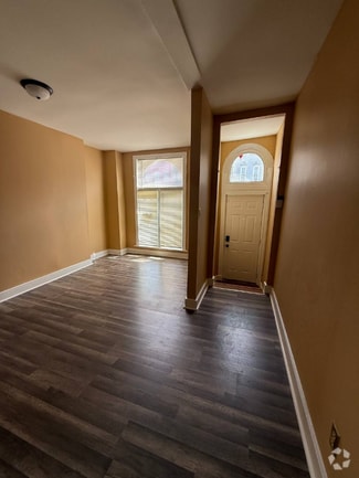 Building Photo - 2026 Walbrook Ave