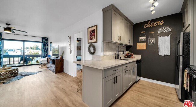 Foto del edificio - 7742 Redlands St