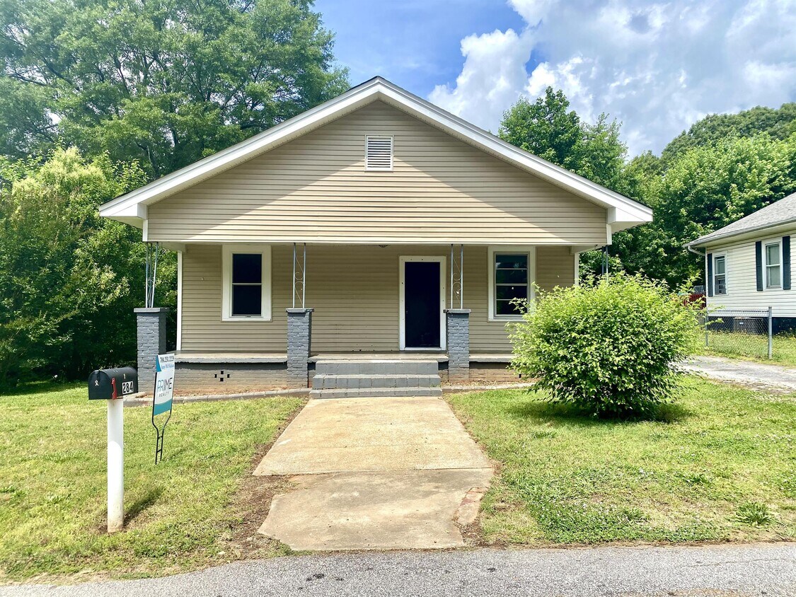 284 Moore St, Greenville, SC 29605 House Rental in Greenville, SC