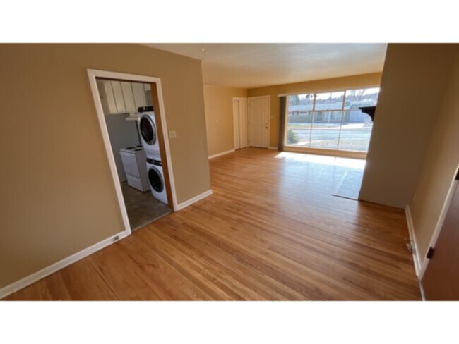 Foto del edificio - Fantastic updated ranch style home located in Lower Skyway