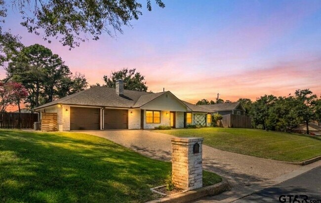 Building Photo - 10801 Harvest Wood Dr