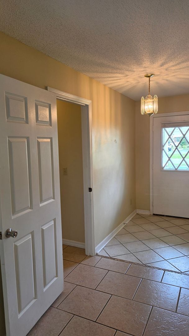 Building Photo - 611 W Oak Terrace Dr