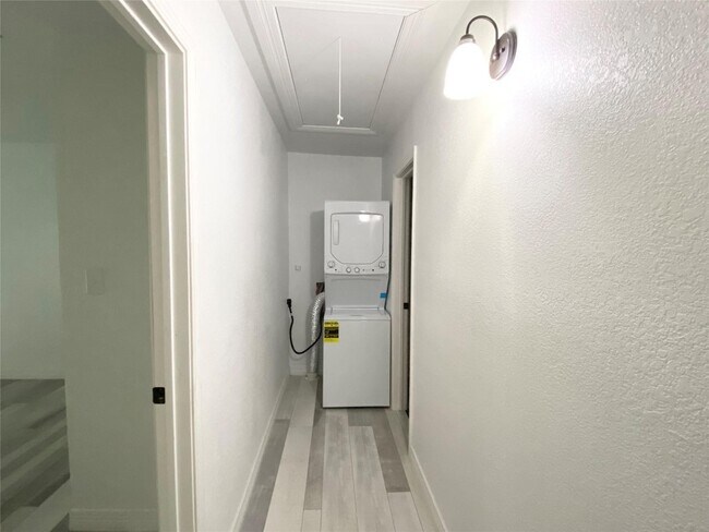 Foto del edificio - 906 Eagle Ave