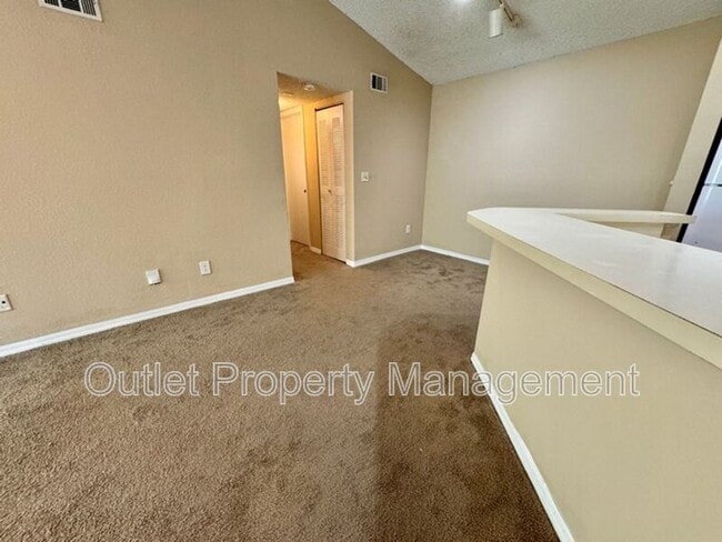 Building Photo - 4560 Commander Dr