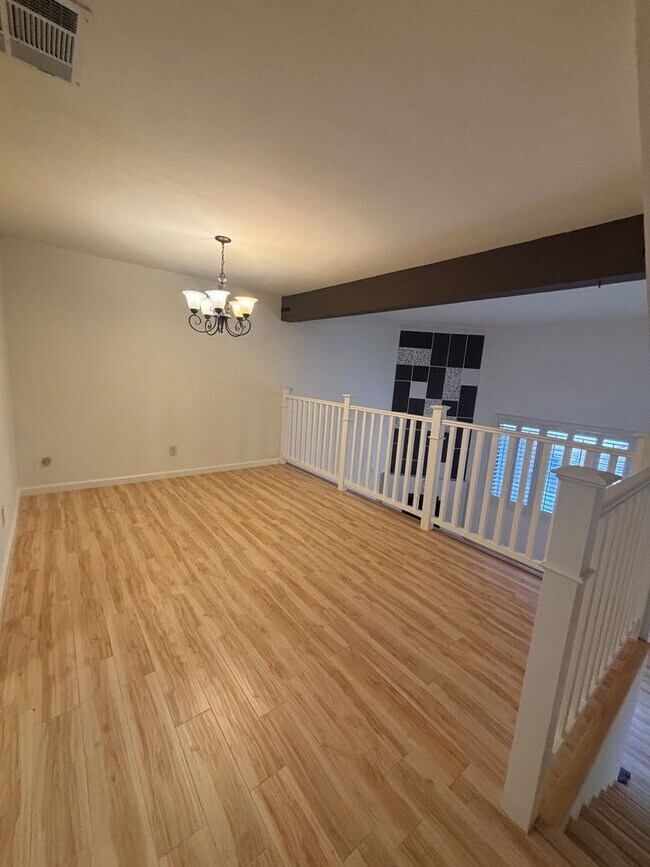 Foto del edificio - Amazing Spacious 2 Bedroom Condo in the He...