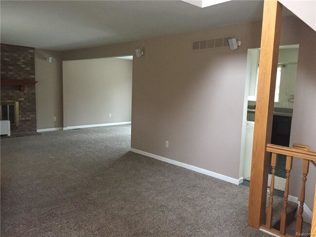 Building Photo - 30333 Stratford Ct