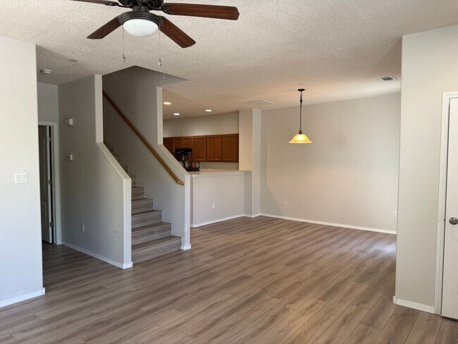 Foto del edificio - 11032 Fort Point Ln NE