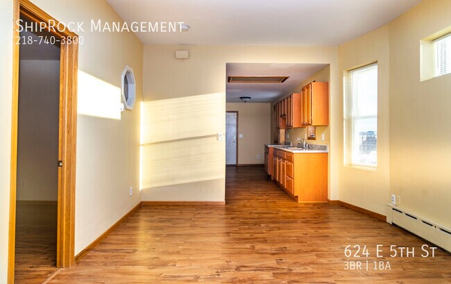Foto del edificio - 624 E 5th St