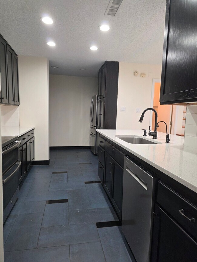 Foto del edificio - 6674 Stanhope Way