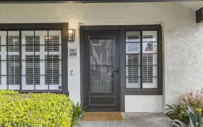 Building Photo - 2262 Martinique Ln