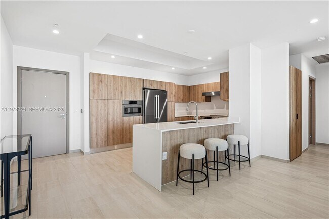 Building Photo - 10281 W Bay Harbor Dr