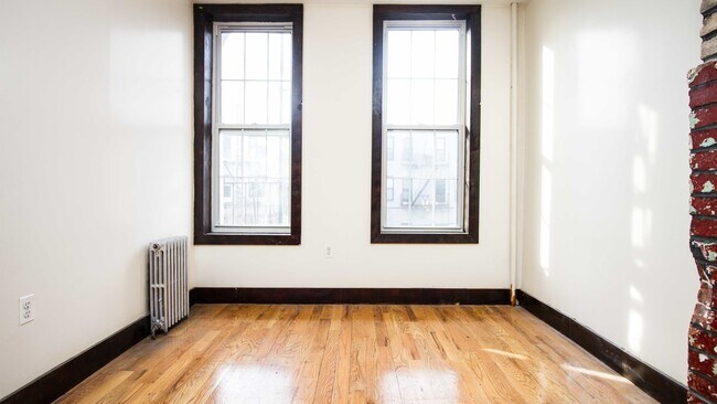 Building Photo - 293 Harman St
