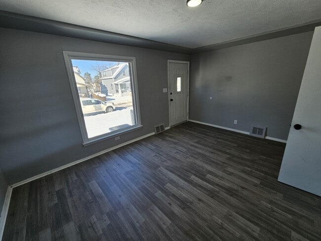 Building Photo - 4445 E 154th St